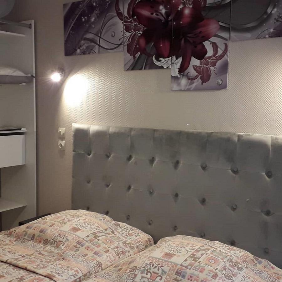 Hotel Le Chatelet Сен-Поль-де-Фенуйе Экстерьер фото