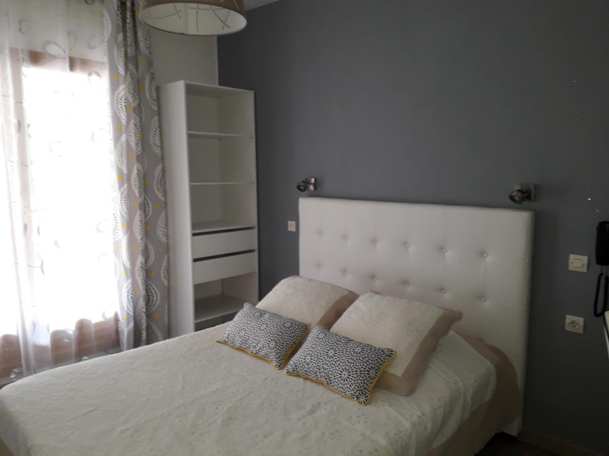 Hotel Le Chatelet Сен-Поль-де-Фенуйе Экстерьер фото