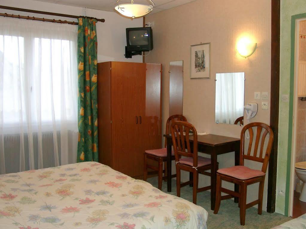 Hotel Le Chatelet Сен-Поль-де-Фенуйе Экстерьер фото