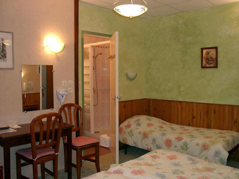 Hotel Le Chatelet Сен-Поль-де-Фенуйе Экстерьер фото