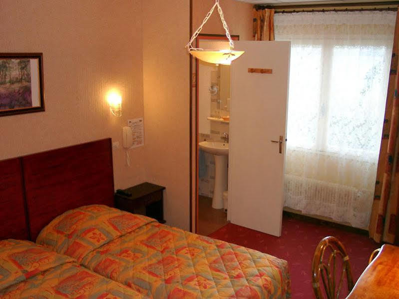 Hotel Le Chatelet Сен-Поль-де-Фенуйе Экстерьер фото